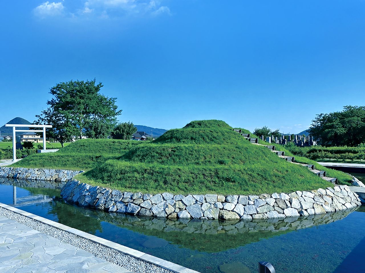 高松ほたるローズガーデン 古墳墓写真1
